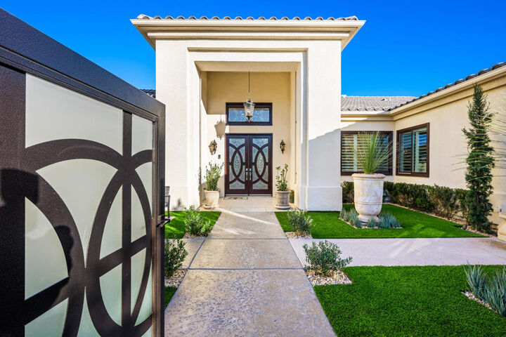 Property Photo: 18 Normandy Way CA 92270