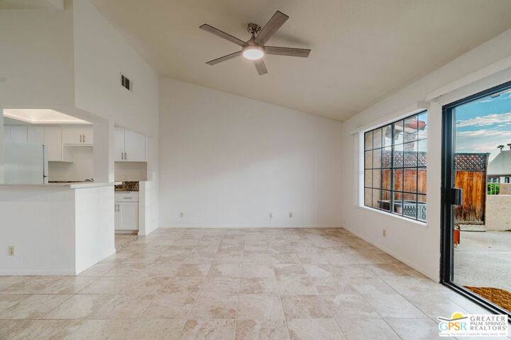 Property Photo: 46400 Ryway Place 10 CA 92260