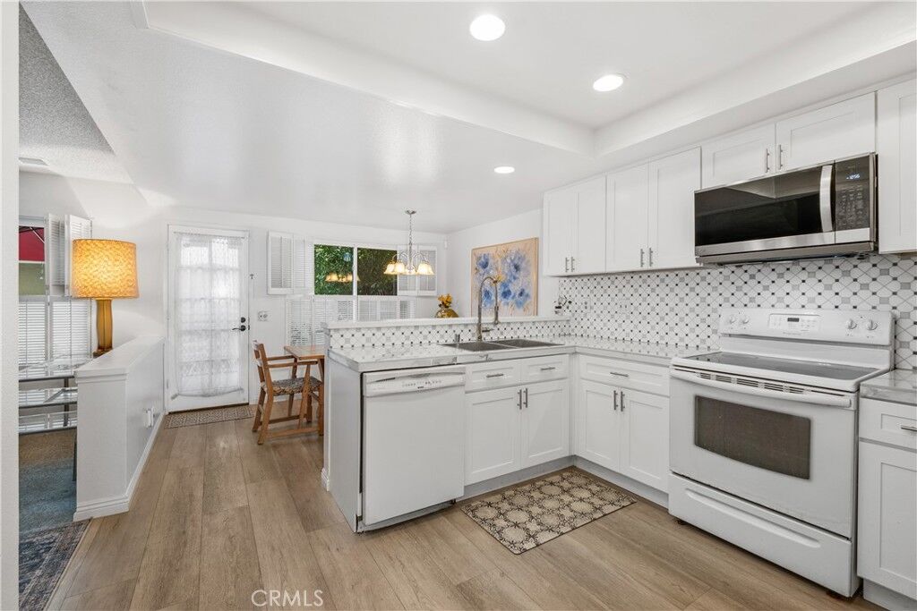 Property Photo:  16 E Yale Loop 28  CA 92604 