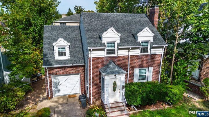 Property Photo:  829 Elizabeth Street  NJ 07657 