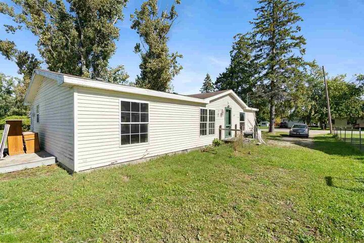 207 N Western  Cheboygan MI 49721 photo