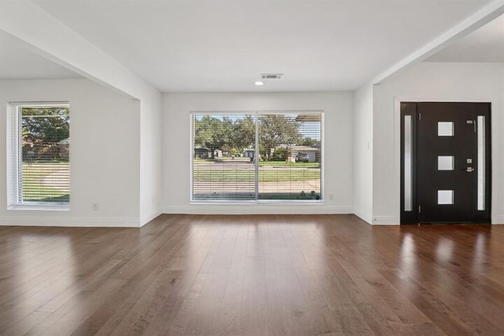 Property Photo: 7326 La Cosa Drive TX 75248