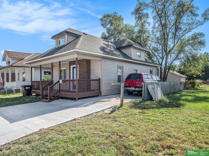 Property Photo: 6557 Maple Street NE 68104
