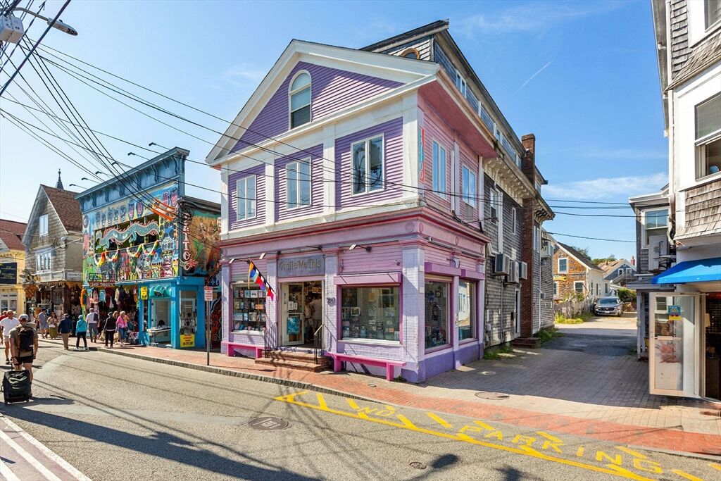 Property Photo:  290 Commercial Street 2B  MA 02657 
