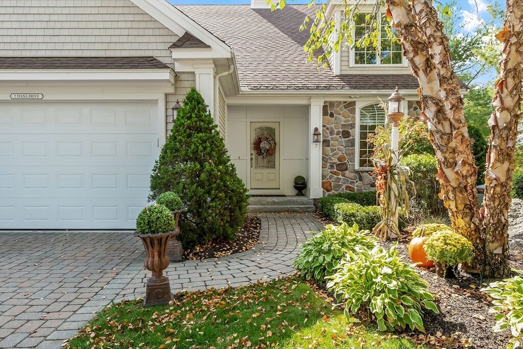 Property Photo:  7 Ivana Drive 7  MA 01810 