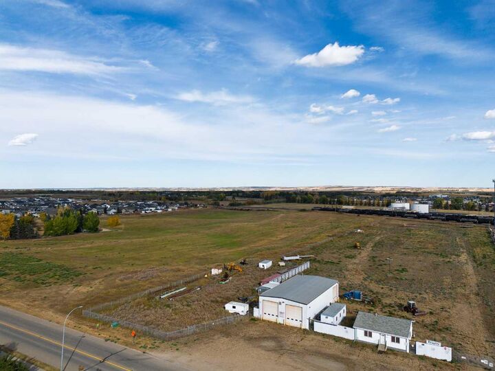 5509 Broadway Street  Blackfalds AB T4M 0L4 photo