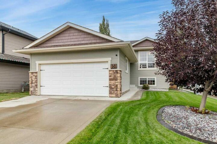 90 Larsen Crescent  Red Deer AB T4R 0J1 photo