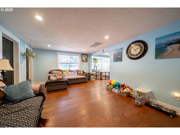 Property Photo:  7953 Baker Ln SE  OR 97325 