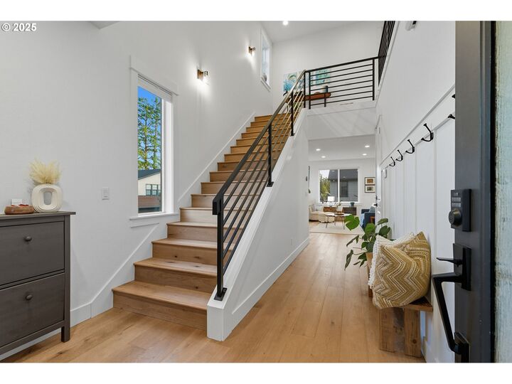 Property Photo:  11542 NW Kearney St  OR 97229 