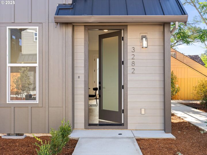 Property Photo:  3282 SE 115th Ave  OR 97266 