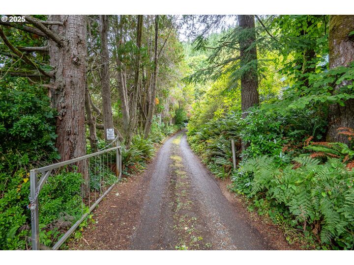 Property Photo: 29 Neal Loop OR 97391