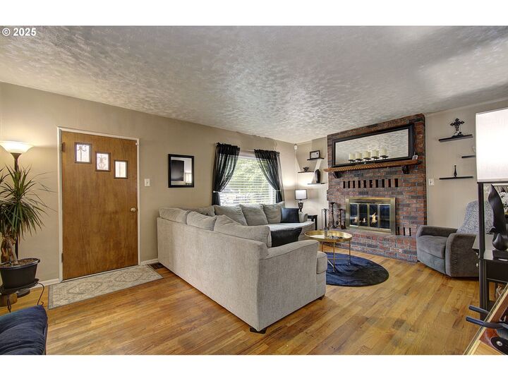 Property Photo:  615 W 39th St  WA 98660 