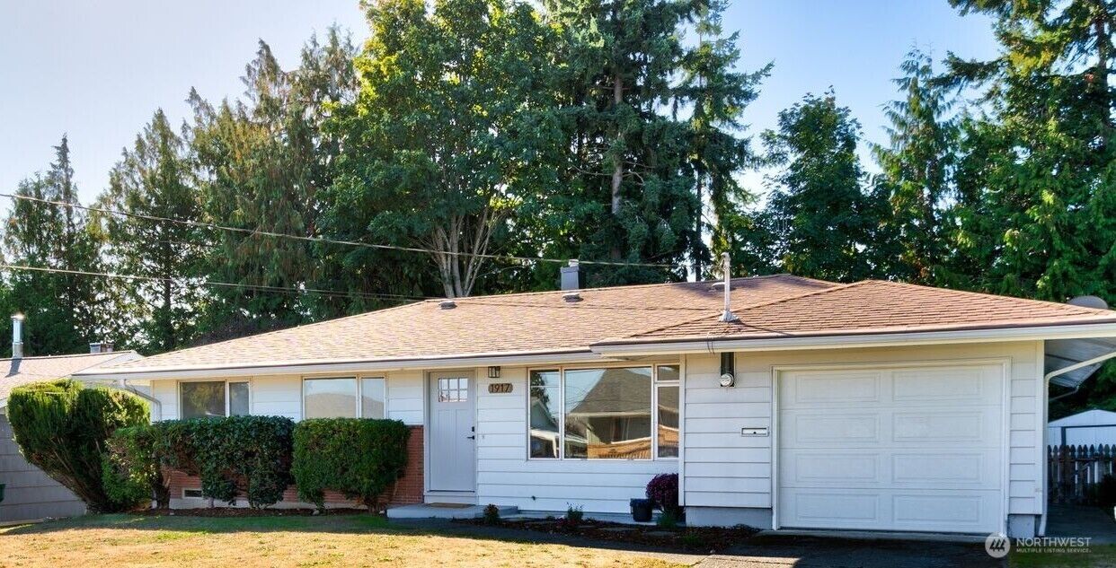 Property Photo:  1917  24th Street  WA 98221 