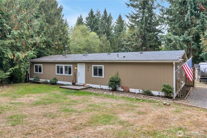 Property Photo: 18708 229th Avenue E WA 98360
