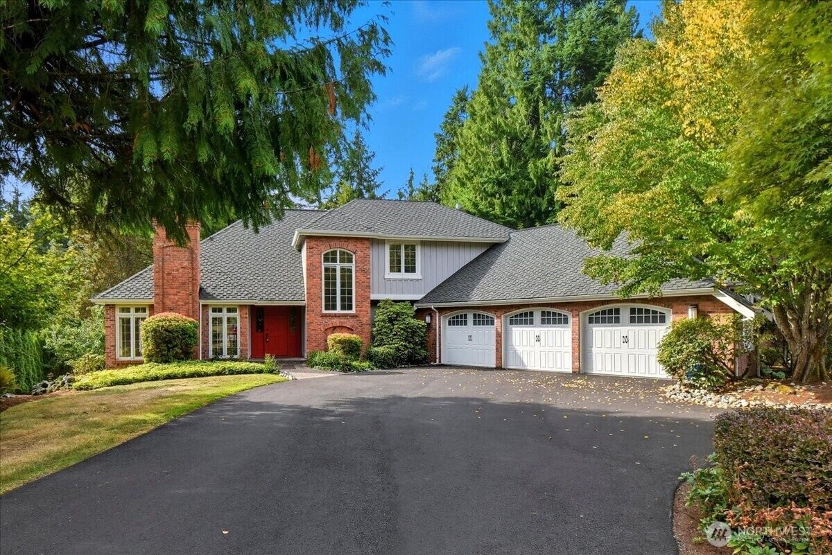 Property Photo: 22512 76th Avenue SE WA 98072