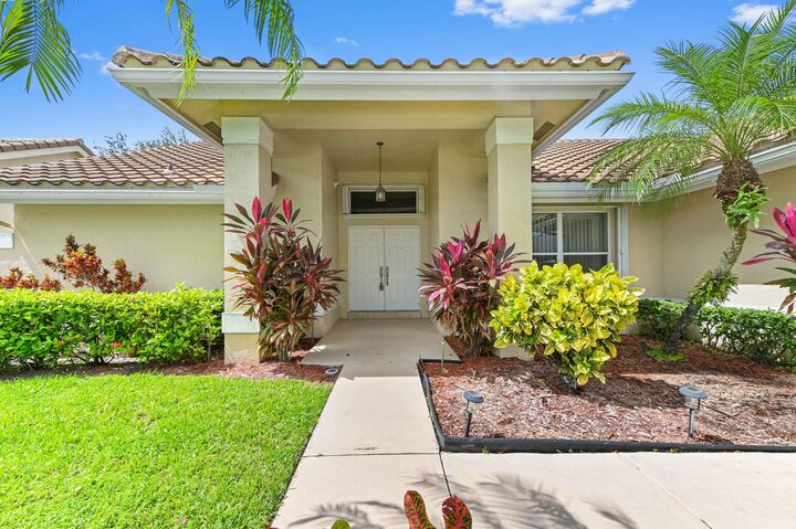 Property Photo:  6740 Brookhurst Circle  FL 33463 