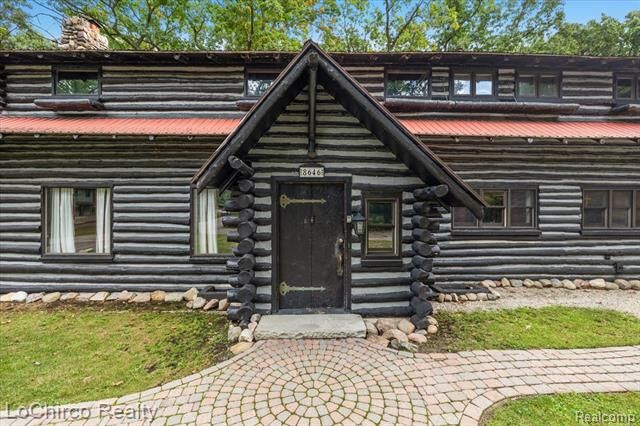 Property Photo: 8646 Thendara Boulevard MI 48348