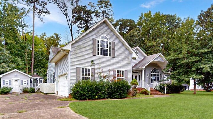Property Photo:  612 Wildwood Cir  VA 23430 