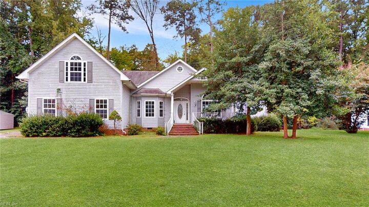 Property Photo: 612 Wildwood Cir VA 23430