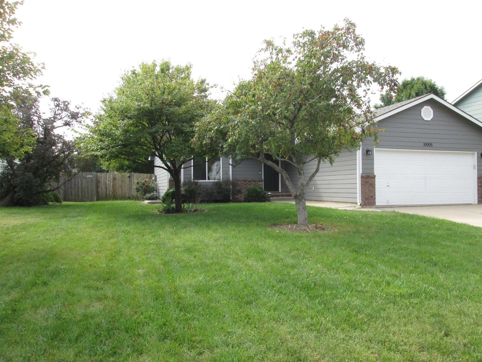 Property Photo: 10905 W Stafford St KS 67209