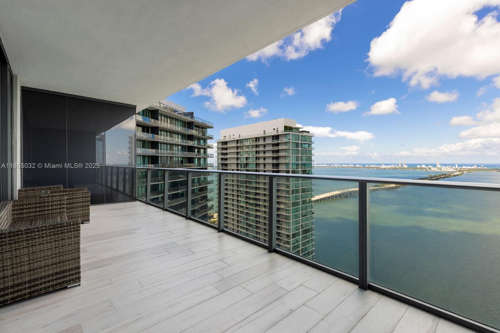 Property Photo: 480 NE 31st St 4605 FL 33137