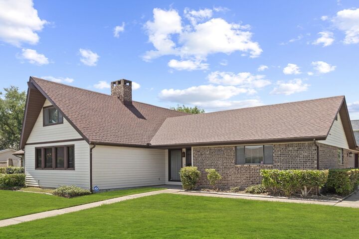 Property Photo:  3911 Turtle Creek  TX 77642-7335 
