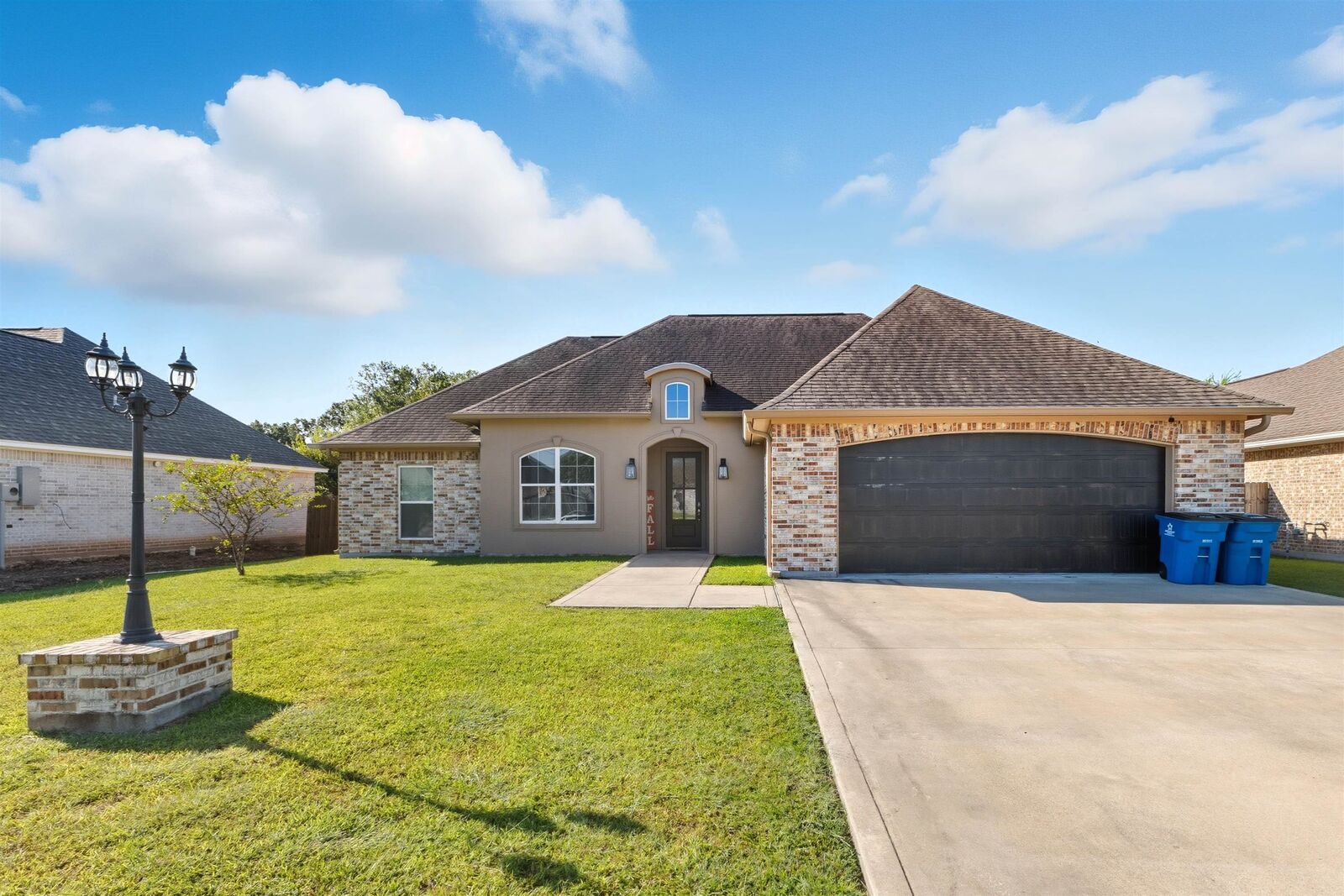 Property Photo:  555 Tryson  TX 77611 