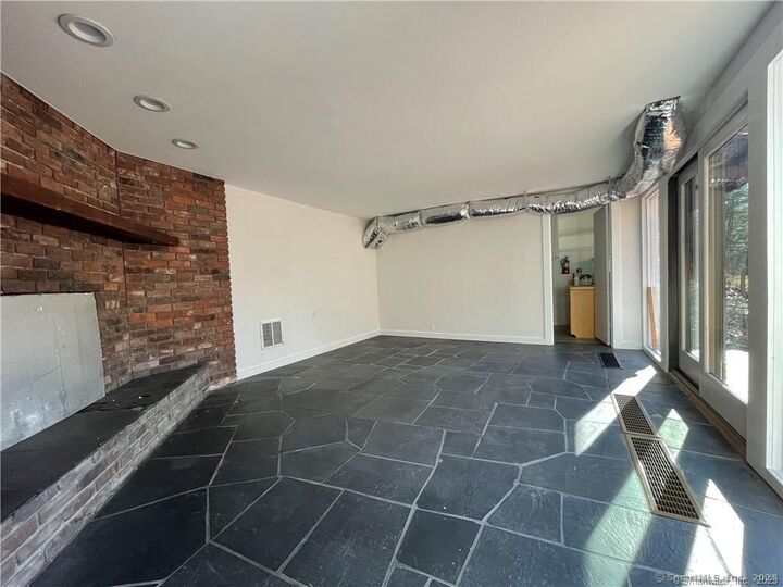 Property Photo:  860 Oakwood Road  CT 06477 