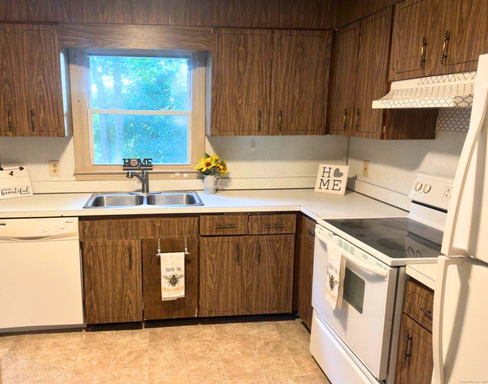 Property Photo:  537 Boswell Avenue  CT 06360 