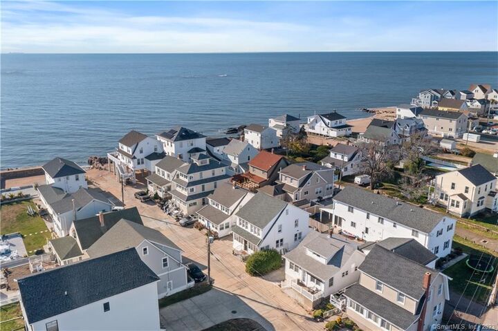 Property Photo:  14 Jamaica Court  CT 06512 