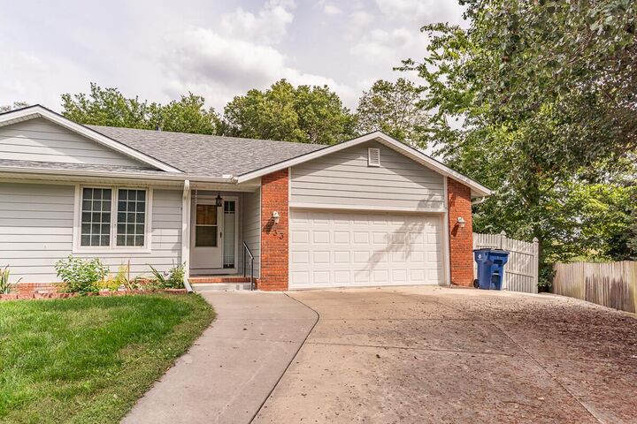 Property Photo:  933 E Ridge Drive  IA 51551 