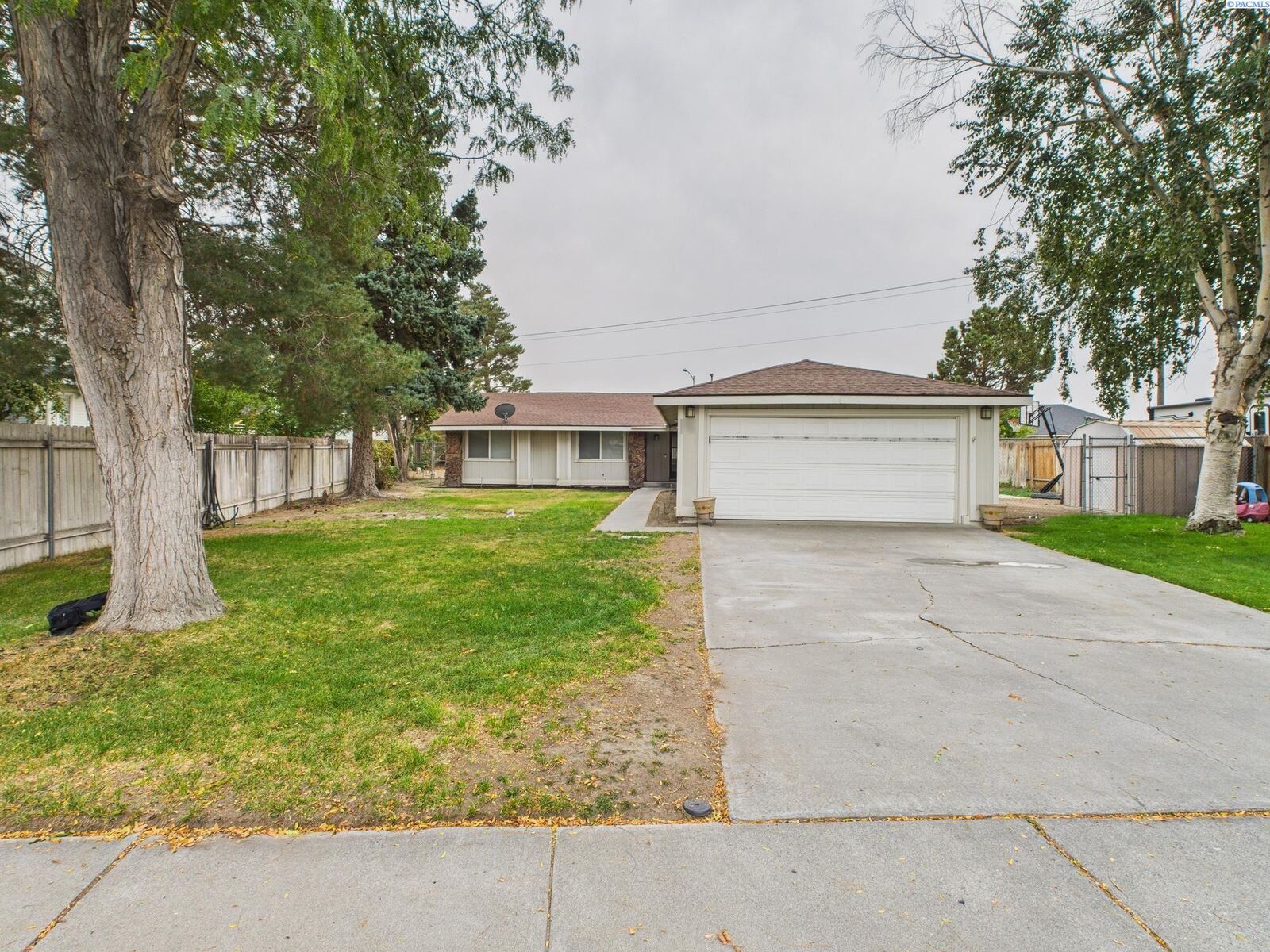 Property Photo:  8819 W Deschutes Drive  WA 99336 