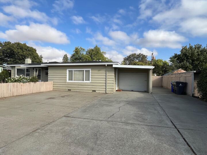 Property Photo: 1530 Elva Avenue CA 96080