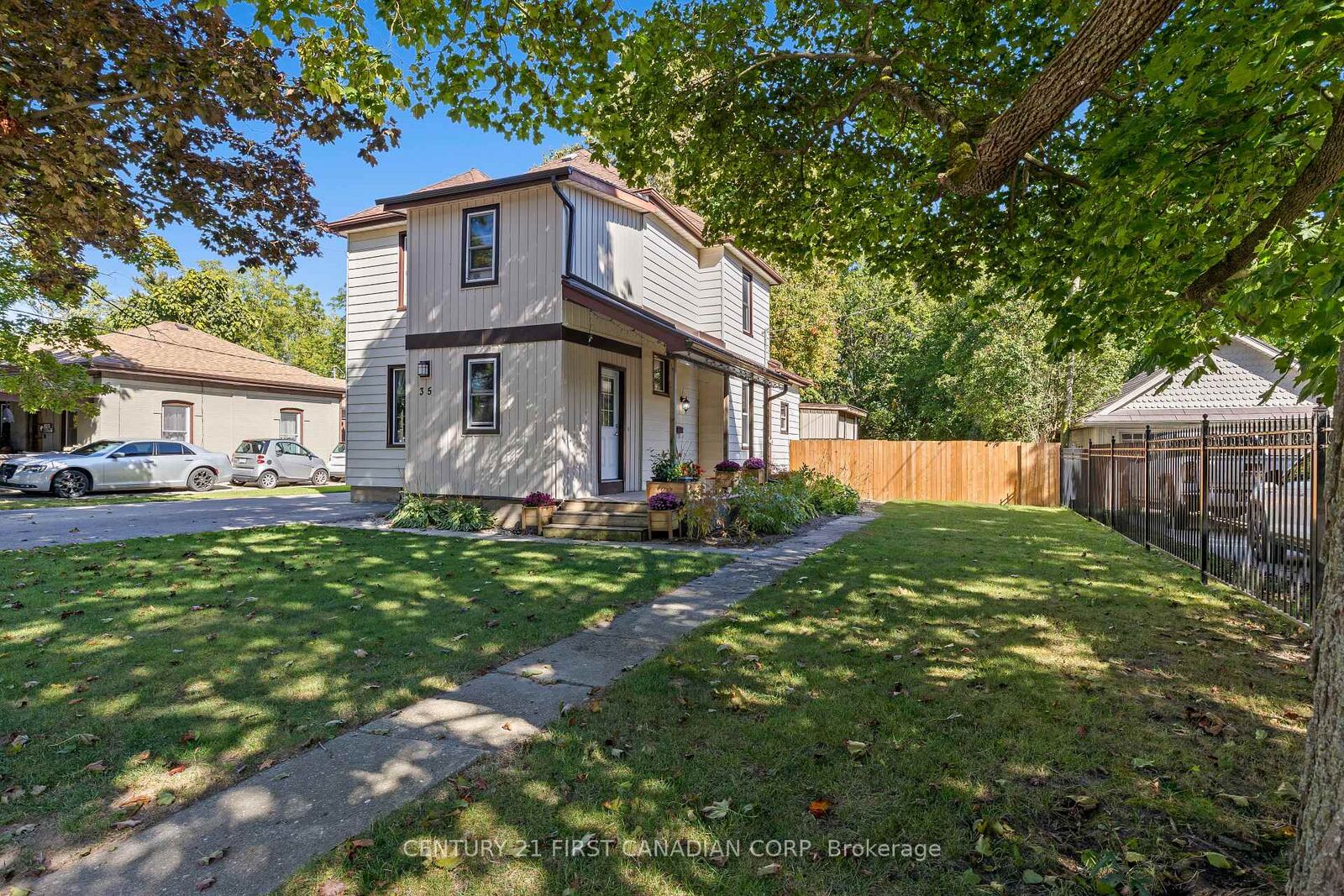 Property Photo: 35 Victoria Street N ON N5H 1E6