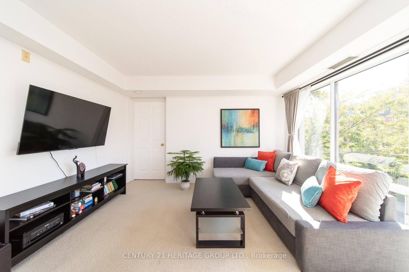 Property Photo:  211 Randolph Road 303  ON M4G 4H1 