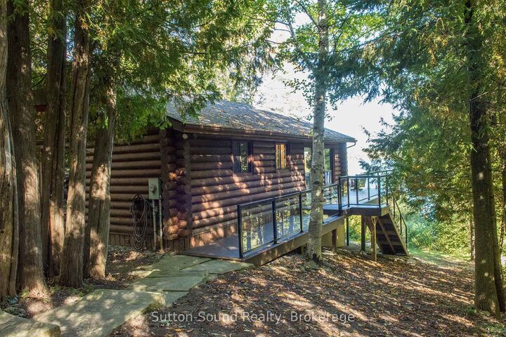 Property Photo:  103 Ivy Drive  ON N0H 2T0 