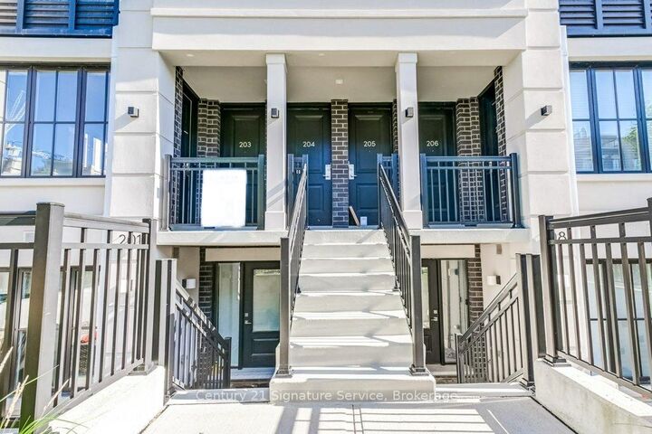 Property Photo:  652 Cricklewood Drive 202  ON L5G 0A5 