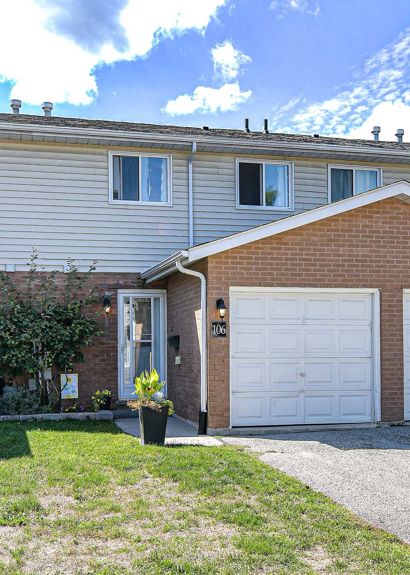 Property Photo:  25 South Street 106  ON L3V 7M7 