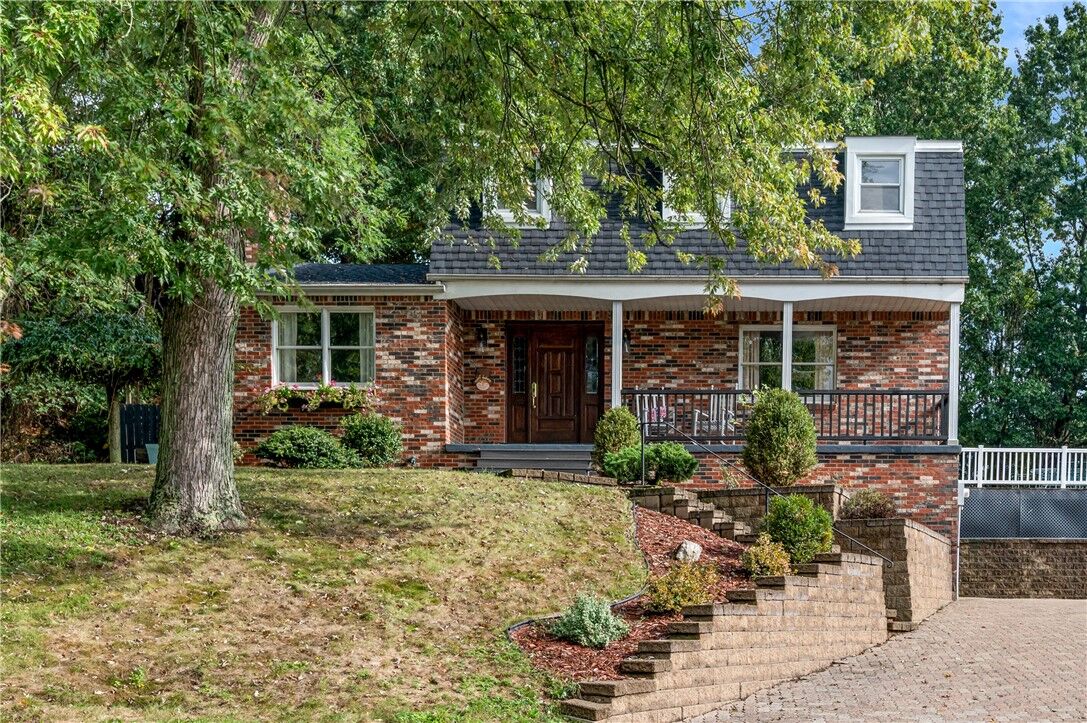 Property Photo: 125 Red Oak Lane PA 15120