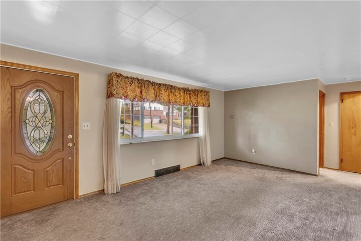 Property Photo:  216 College Park Dr  PA 15146 