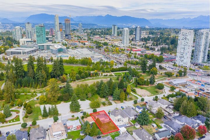 Photo de la propriété: 13466 98B Avenue BC V3T 1E3