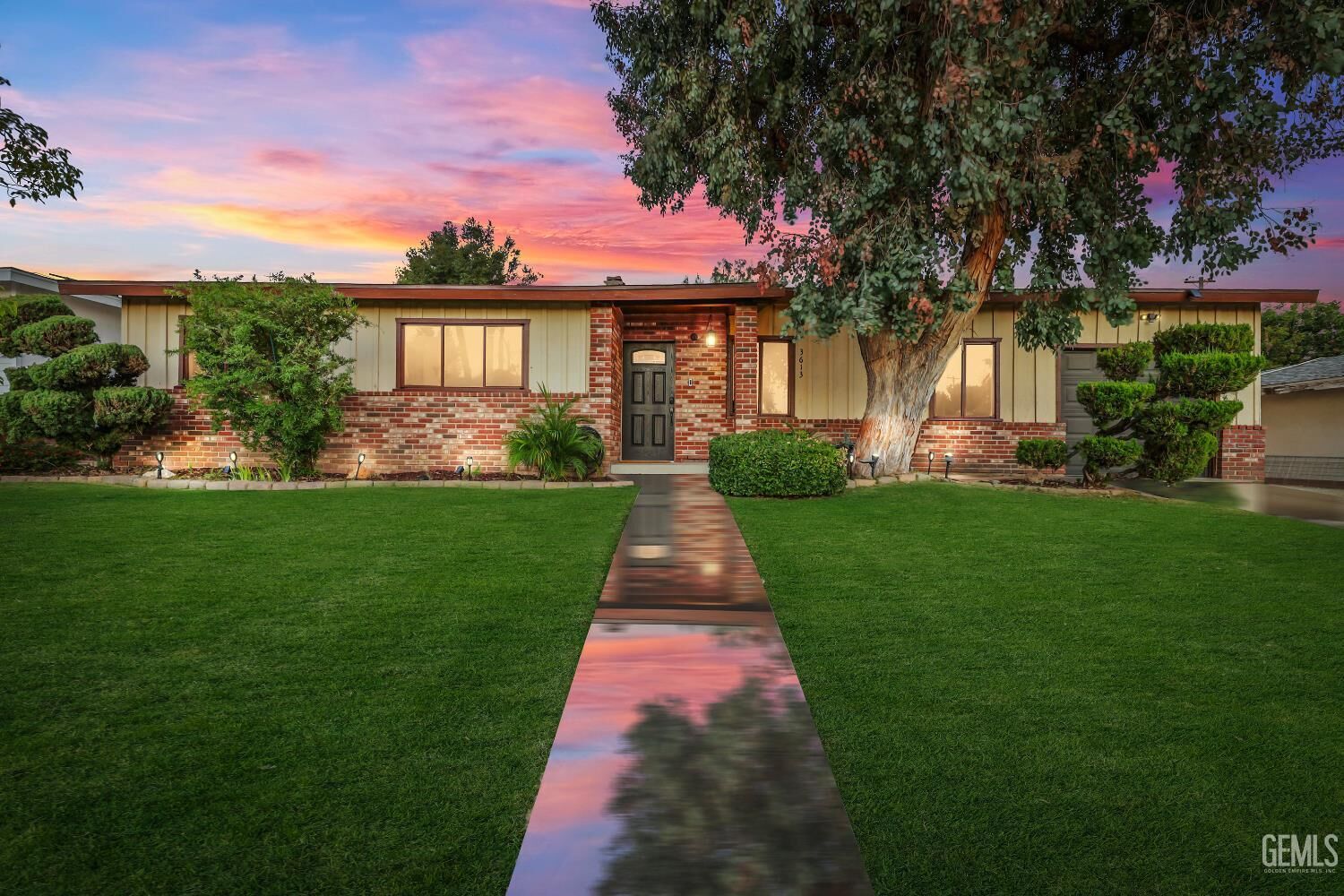 Property Photo: 3613 Fleetwood Way CA 93306