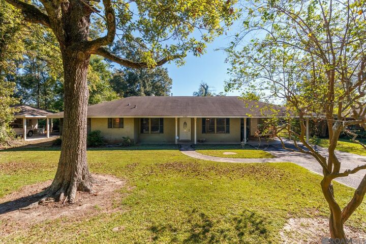 Property Photo: 9384 S River Oaks Dr LA 70815