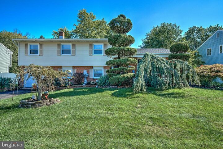 Property Photo:  211 Valley Road  PA 19067 