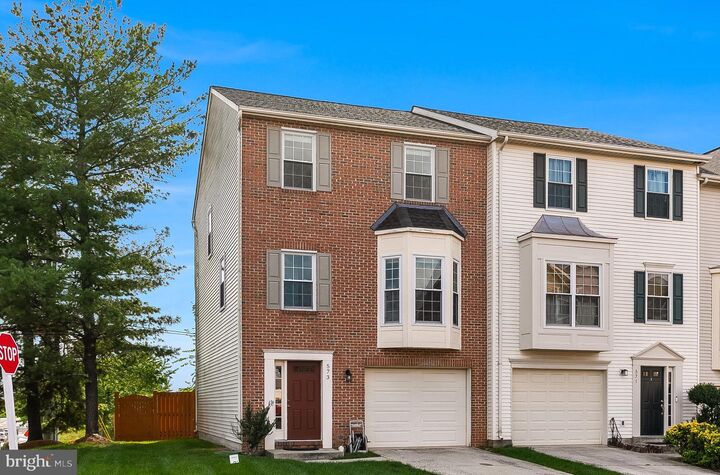 Property Photo:  573 Tuliptree Square NE  VA 20176 