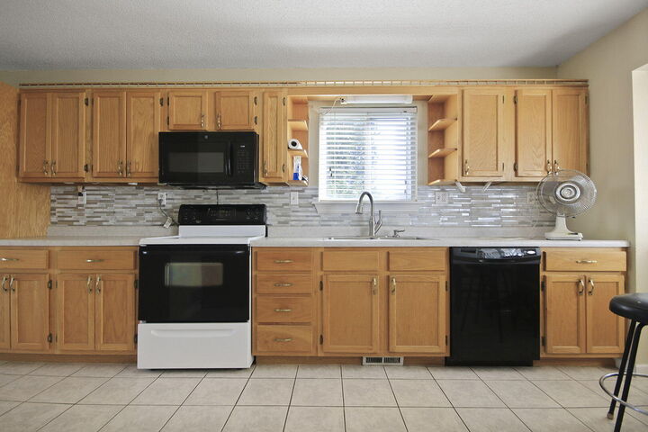 Property Photo:  707-711 E Brick St  MO 65240 