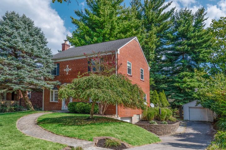 Property Photo: 5044 W Eastwood Circle OH 45227