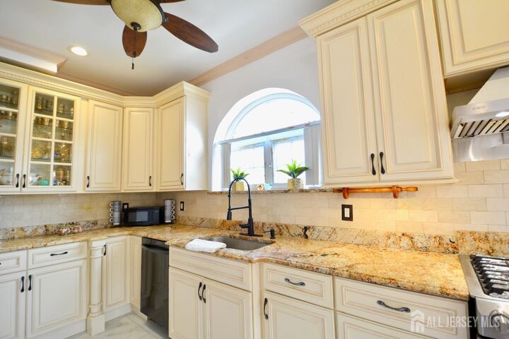 Property Photo:  89 SE Rose Street  NJ 07075