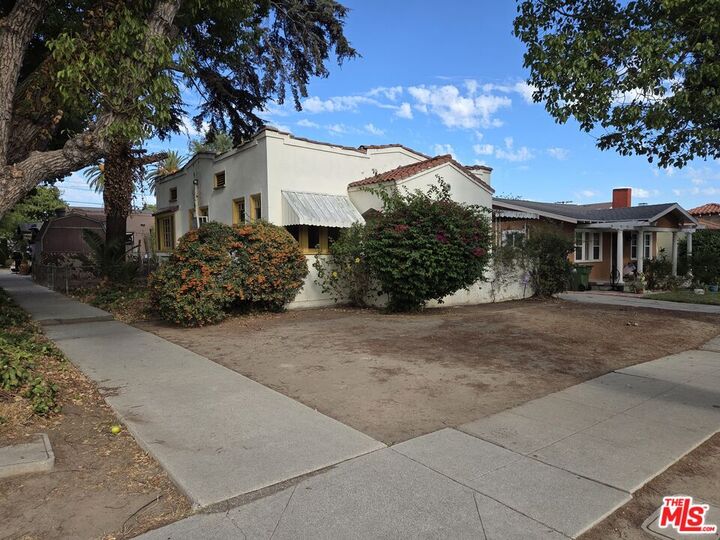 Property Photo: 3371 Garden Ave CA 90039