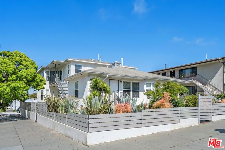 Property Photo:  1805 7th St  CA 90401 